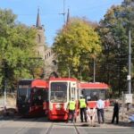 Szokujące nagranie z Chorzowa. Nastolatkowie potrąceni przez tramwaj [FILM]