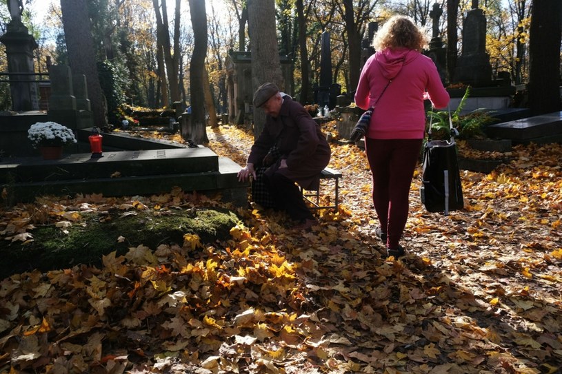 „Cmentarne wyścigi” zaczynają się o świcie. Wygrywa tylko jedna