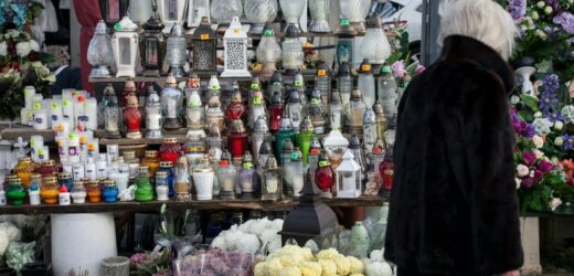 Czym się handluje przy cmentarzach? Znicze potrafią kosztować nawet tysiąc złotych