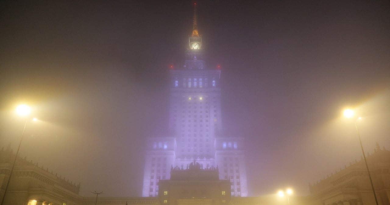 Uwaga na gęstą mgłę. IMGW ostrzega