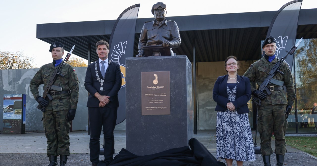 Pomnik gen. Maczka został odsłonięty na Polskim Cmentarzu Wojskowym w Bredzie