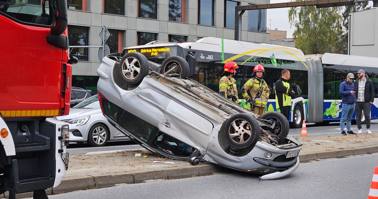 Groźny wypadek w Krakowie. Dachowało auto