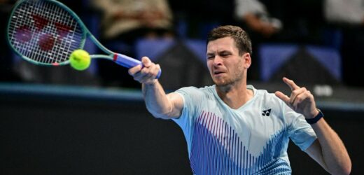 Hurkacz wrócił na kort i szybko odpadł z turnieju w Paryżu