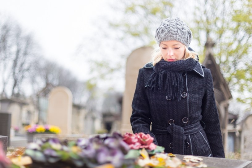 Włóż do kieszeni płaszcza, idąc na cmentarz. Zrób to zwłaszcza we Wszystkich Świętych