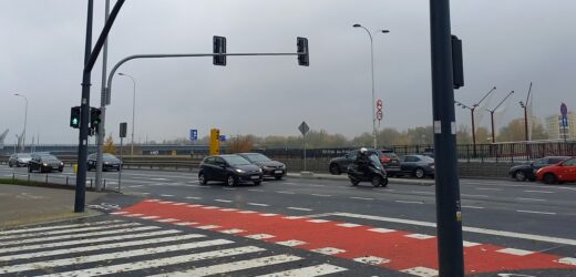 Warszawa: Nowe przejście dla pieszych przy ul. Karowej