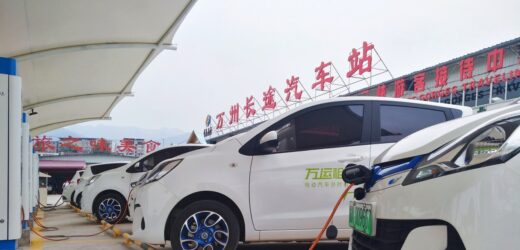 Chiny potępiają decyzję Brukseli ws. ceł na elektryki. „Złożymy skargę”