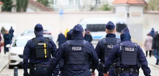 Wiemy, jak szef warszawskiej policji chce się obronić przed „psią grypą”
