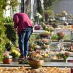 Czy we Wszystkich Świętych trzeba iść na cmentarz? Oto, co mówi Kościół