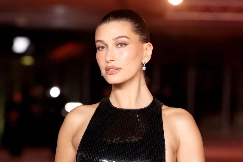 Makijażystka Hailey Bieber zdradza trik na idealne nałożenie podkładu. Jest banalnie prosty