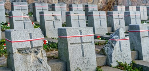 Pamięć o Polakach na Litwie trwa. 1 listopada złożono kwiaty na Rossie