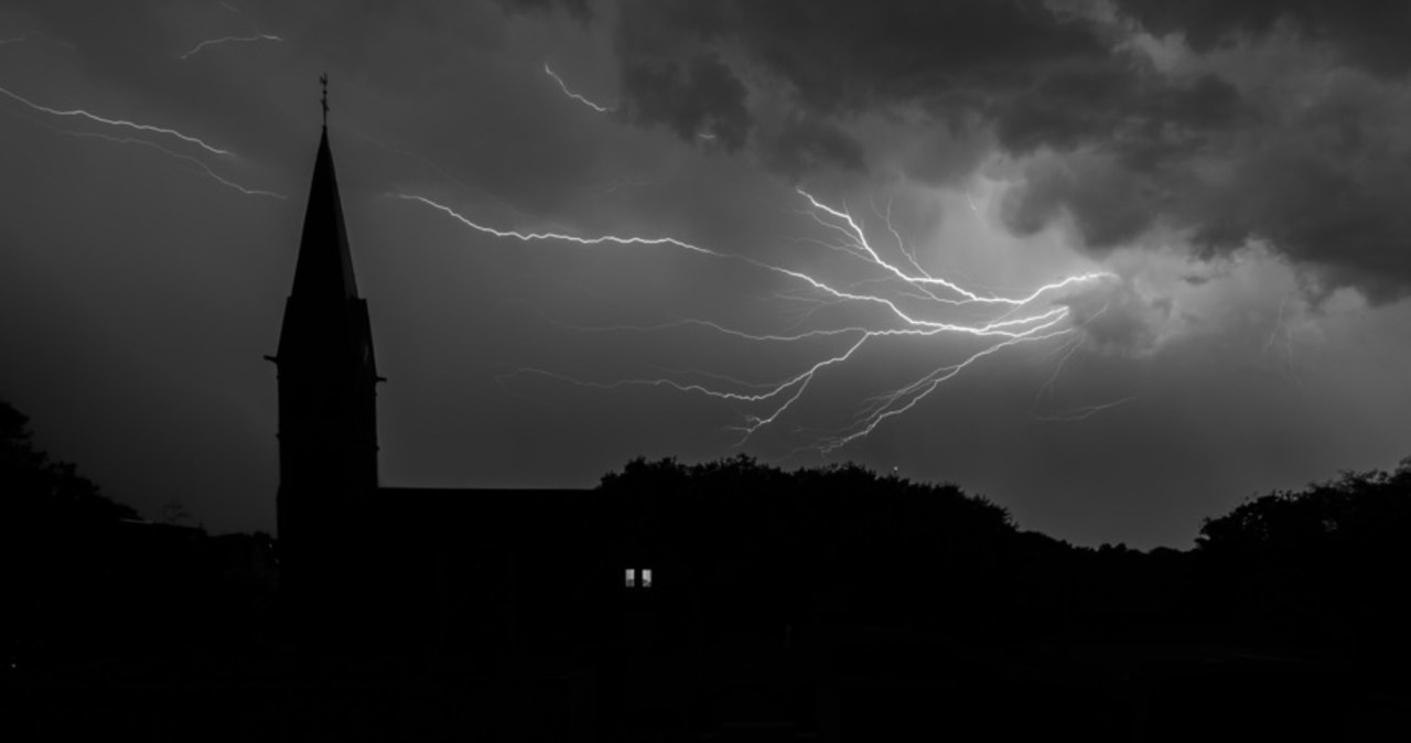 Dzieci uczestniczyły w nabożeństwie. Piorun zabił kilkanaścioro z nich