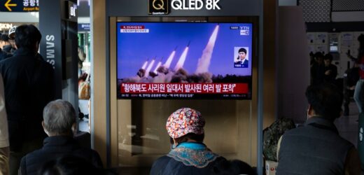 ​Korea Północna urządziła pokaz siły przed wyborami w USA