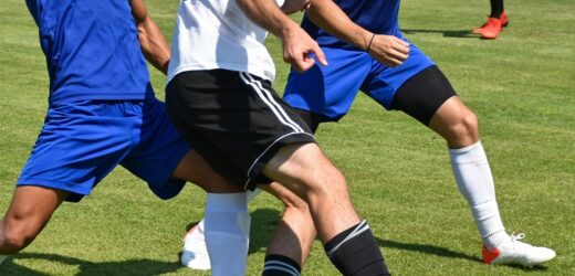 Piorun uderzył w murawę podczas trakcie meczu. Nie żyje piłkarz