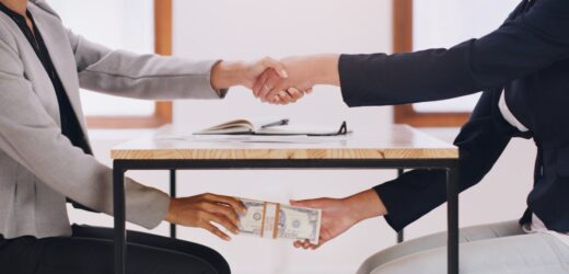 Oferowały 40 tys. dolarów łapówki. CBA zatrzymało pracownice uczelni z Odessy