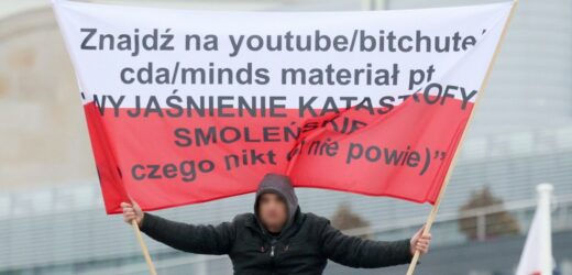 Obezwładniono mężczyznę, który wszedł na pomnik smoleński