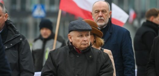 Kaczyński przed pomnikiem: Tusk przysyła prezent dla Putina