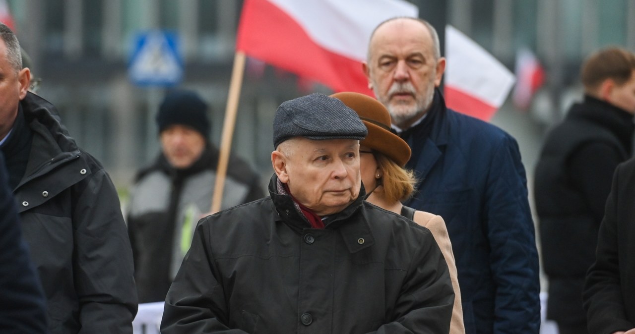 Kaczyński przed pomnikiem: Tusk przysyła prezent dla Putina