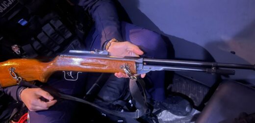 Mężczyzna z długą bronią pneumatyczną zatrzymany w centrum Warszawy