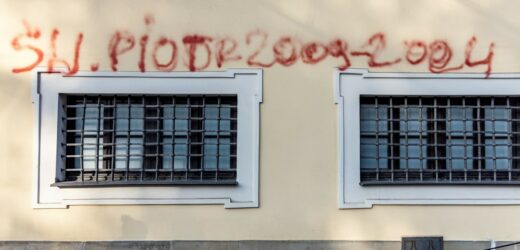 Zmarł mężczyzna, który podpalił się przed krakowską kurią