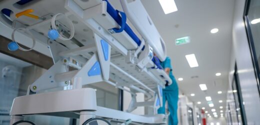 Część szpitali przekłada zabiegi. „Problemem są pieniądze”