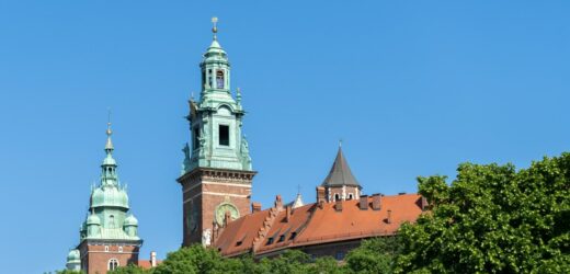 Wawelska Wieża Zegarowa odzyskała złocenia. Koniec remontu tuż, tuż