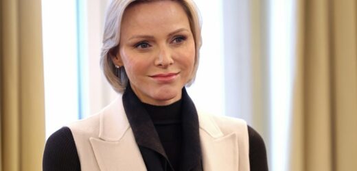 Księżna Charlene u boku męża. Na jej twarzy znów pojawia się uśmiech
