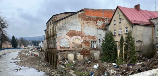 Wojewoda dolnośląski zapowiada przyspieszenie wypłat dla powodzian
