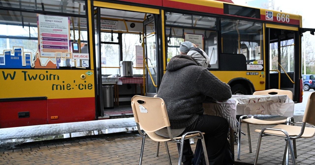 Rzeszowski „Autobus ciepła” wyjechał na ulice miasta