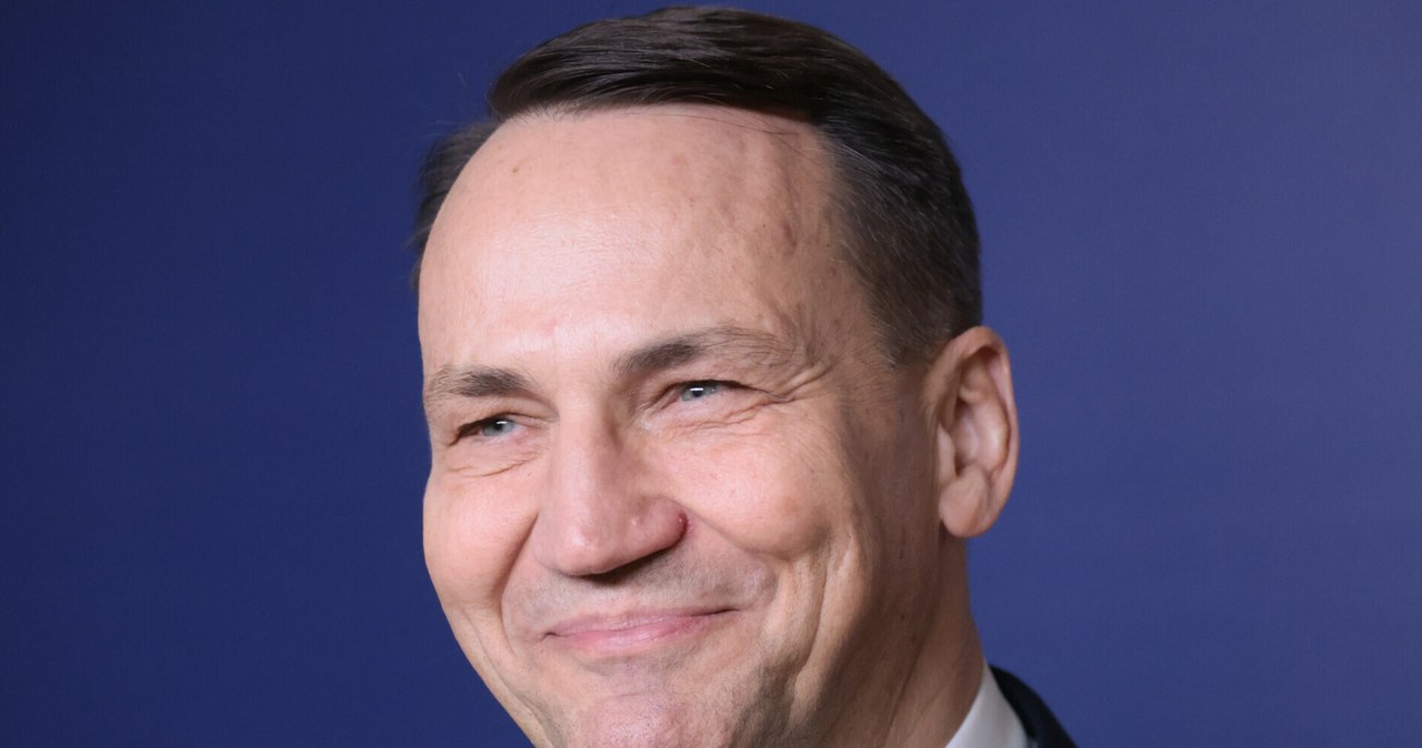 Sikorski ogłosił sukces? Tak skomentował sondę premiera ws. prawyborów