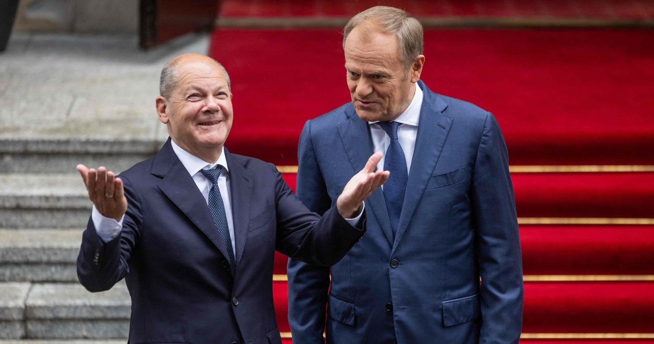 Tusk o strategii wojowania telefonem. Scholz w ogniu krytyki