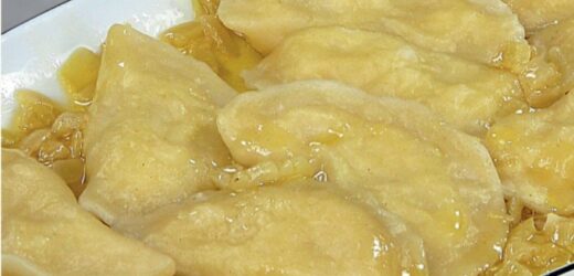 Dodaj dwie łyżki do ciasta na pierogi, wyjdą delikatne. Tak robi siostra Anastazja