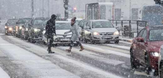 Potężna śnieżyca zbliża się do Polski. IMGW alarmuje: zawieje i zamiecie śnieżne