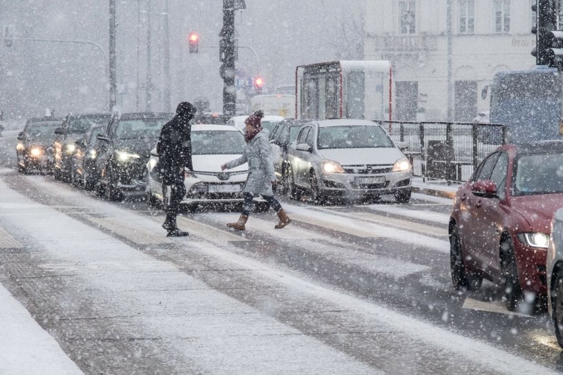 Potężna śnieżyca zbliża się do Polski. IMGW alarmuje: zawieje i zamiecie śnieżne