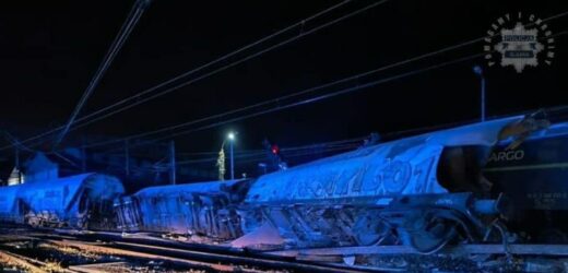 Zderzenie pociągów na Śląsku. Jedna osoba trafiła do szpitala