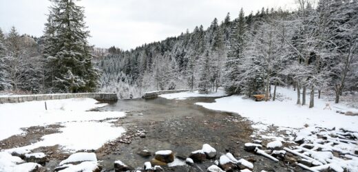 Zagrożenie lawinowe w Tatrach. Szlaki są oblodzone