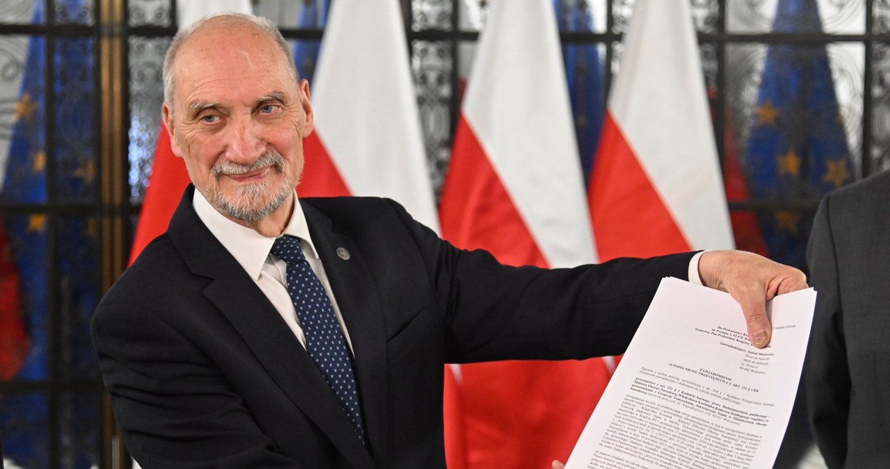 ​Macierewicz nie składa broni. Zawiadomił prokuraturę ws. szefów MON