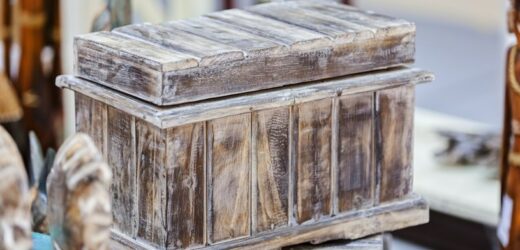 Znalazł w piwnicy starą skrzynię. Zamarł, gdy zobaczył, co jest w środku
