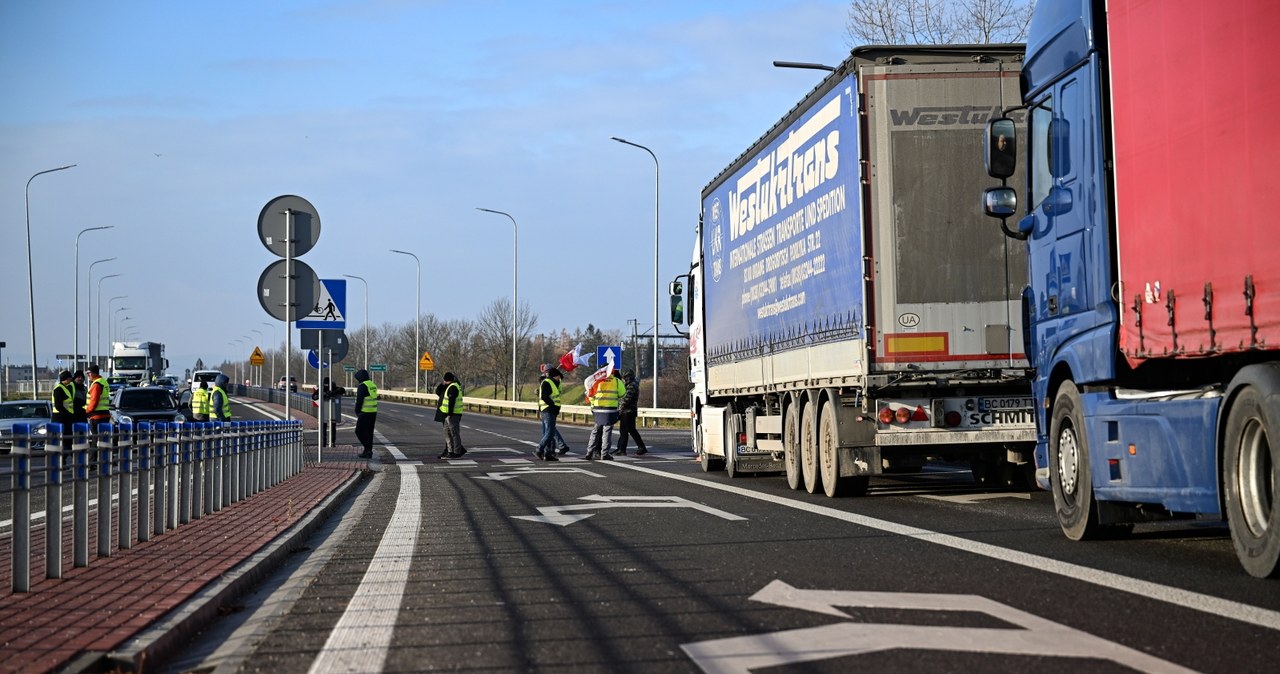 Rolnicy protestują przy granicy. Spotkał się z nimi minister Siekierski