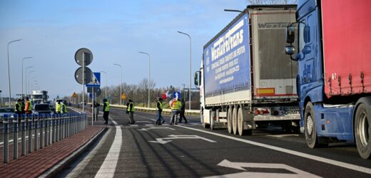 Rolnicy protestują przy granicy. Spotka się z nimi minister Siekierski