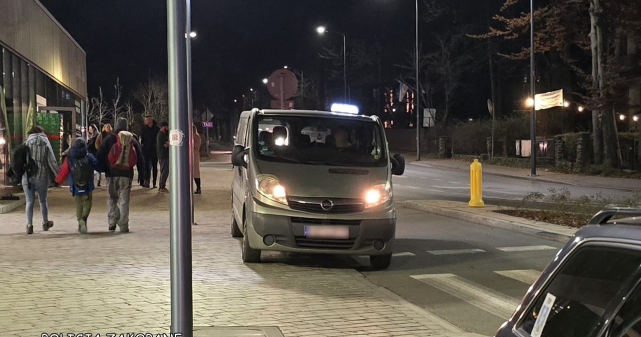 ​Miał 3-krotny zakaz prowadzenia pojazdów. W Zakopanem czekał na klientów w busie taxi