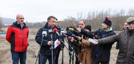 Kierwiński deklaruje: 50 tys. zaliczki dla powodzian do czwartku