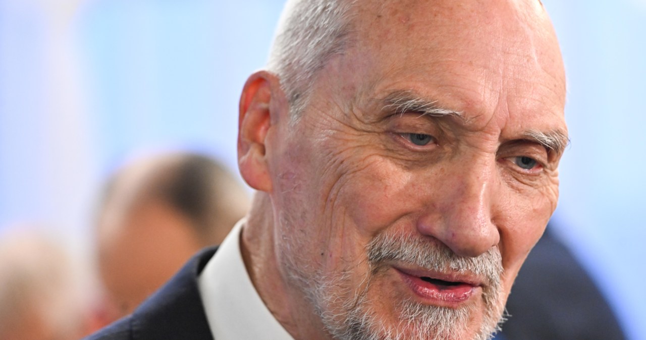 Macierewicz dopuścił się zdrady dyplomatycznej? Zawiadomienie w prokuraturze