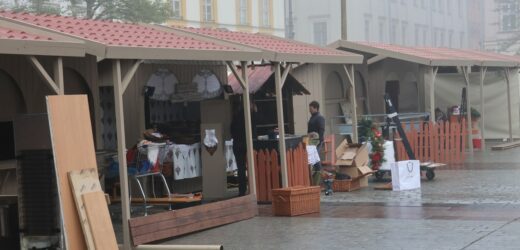 Trwają przygotowania do otwarcia Jarmarku Bożonarodzeniowego w Krakowie