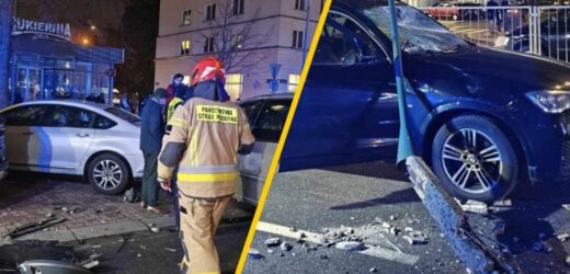 Wypadek w stolicy. Z impetem wjechał w latarnię, ta zawaliła się na inne auto