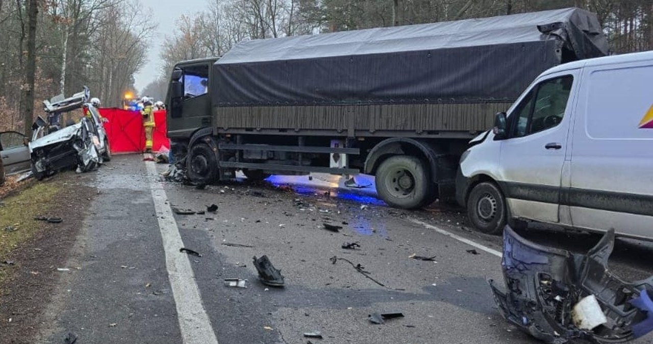 Wypadek z udziałem wojskowej ciężarówki. Jedna osoba nie żyje