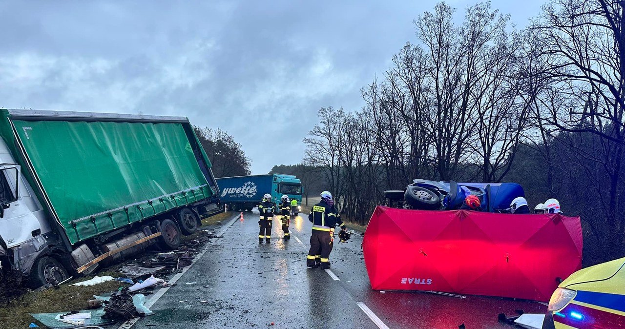 Ciężarówka zderzyła się z busem dostawczym. Nie żyje 1 osoba