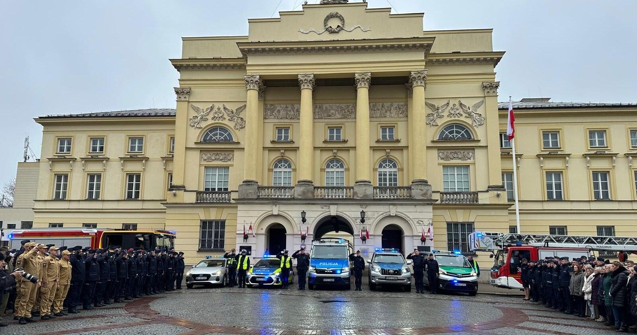 Zawyły policyjne syreny. Funkcjonariusze oddali hołd zmarłemu koledze