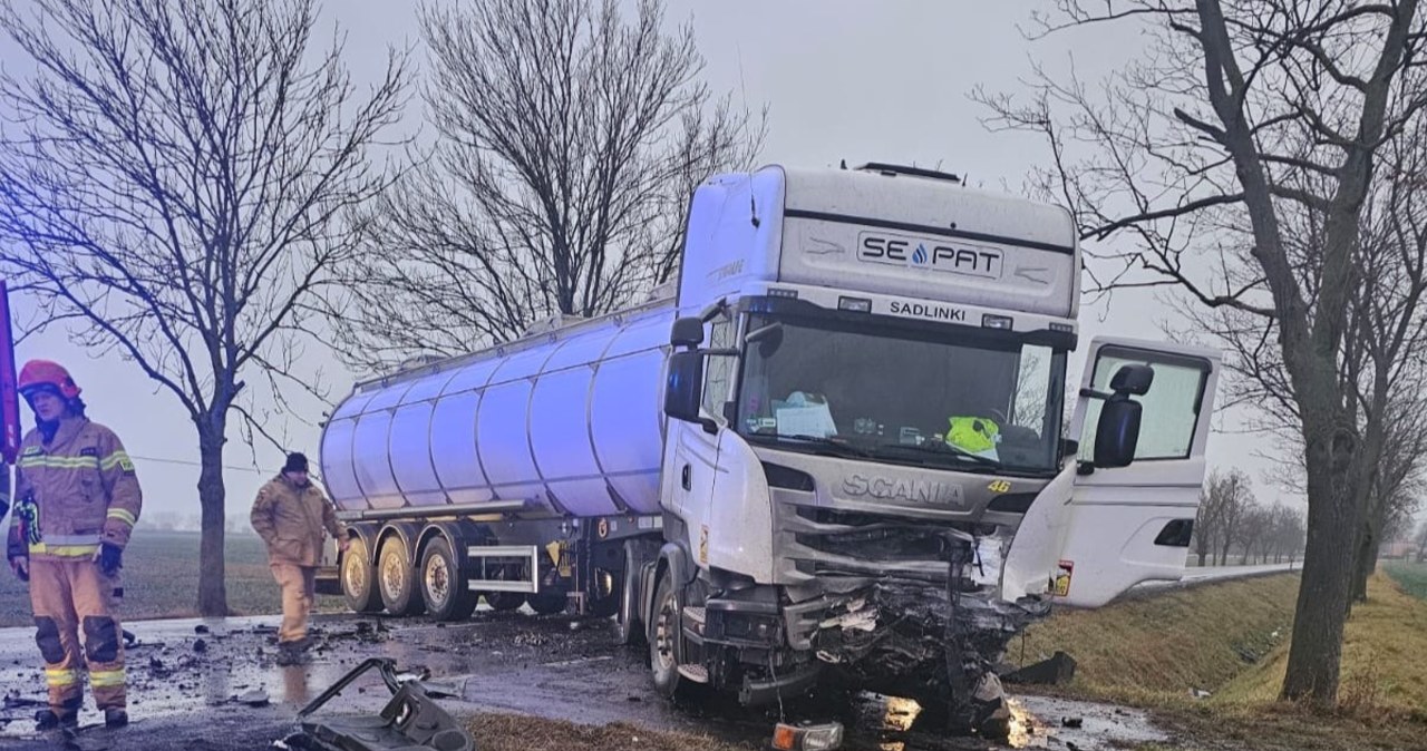 Śmiertelny wypadek w Pomorskiem. Osobówka zderzyła się z ciężarówką