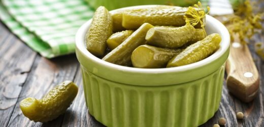 Wycofane ze sprzedaży! Ekologiczne ogórki zawierają pestycydy. Wydano pilny komunikat