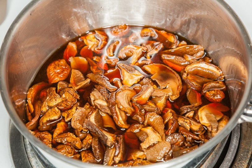 Grzyby po gotowaniu nie będą wodniste. Kucharze stosują dwie zasady